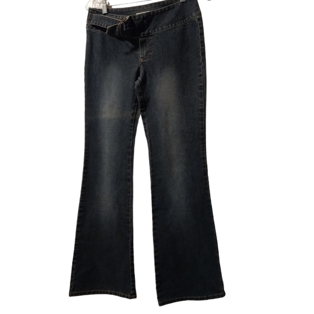 Vintage 90s juniors jordache size 7/8 low-rise stretch jeans with flare bottoms.